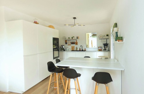 Bilieu House | LES 3 CEDRES family home with lake view