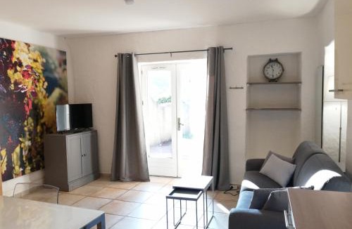 Pont-Saint-Esprit Apartment | LES 3 HIRONDELLES