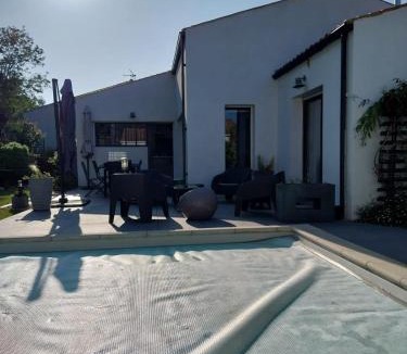 Lagord Villa | LES 3 LYS MAISON avec piscine et garage