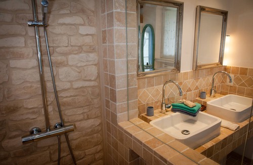 Tourrettes-sur-Loup Bed & Breakfast | Les 4 éléments