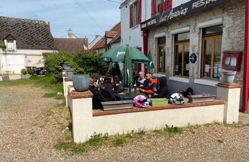 Binas Hotel | Les Acacias