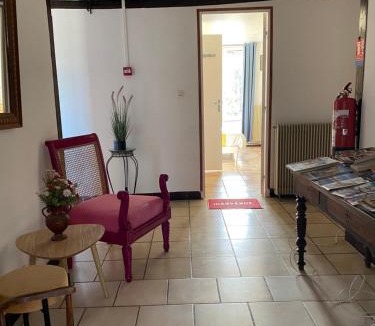 Binas Hotel | Les Acacias