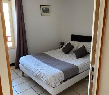 Binas Hotel | Les Acacias