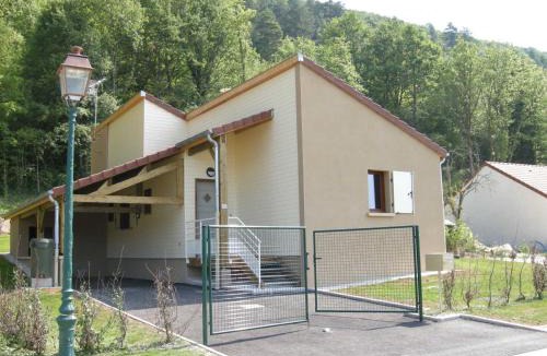 Vouecourt House | Les acacias