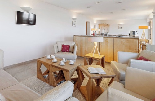 Randogne Apartment | Les Aiguilles Vertes Rez inférieur by Interhome