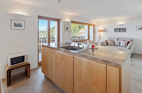 Randogne Apartment | Les Aiguilles Vertes Rez inférieur by Interhome