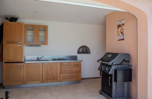 Saint-Etienne-les-Orgues House | Les Amandiers, vacation home in Provence, sleeps 8, private pool
