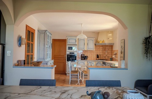 Saint-Etienne-les-Orgues House | Les Amandiers, vacation home in Provence, sleeps 8, private pool