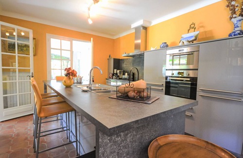 Morieres-les-Avignon House | Les Angevines by Interhome