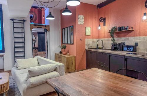 Secteur 2 Apartment | Les antiquaires
