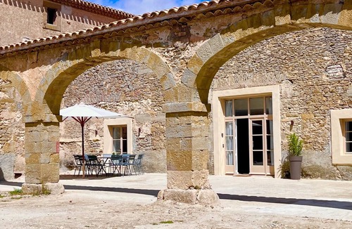 Aragon House | Les Arcades