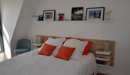 Downtown Angers Bed & Breakfast | LES AUGUSTINS, chambres d'hôtes, quartier historique, accueil 2 roues