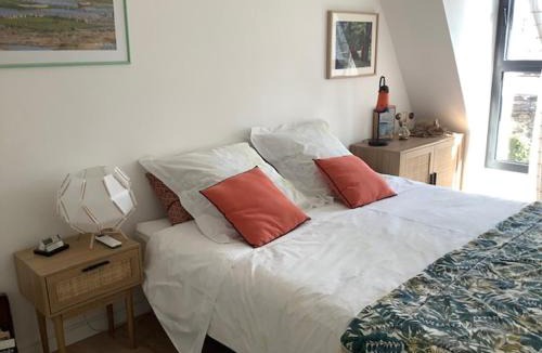 Downtown Angers Bed & Breakfast | LES AUGUSTINS, chambres d'hôtes, quartier historique, accueil 2 roues
