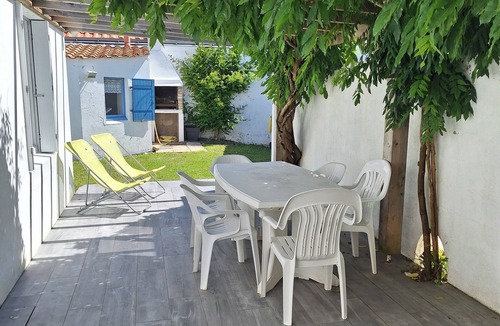 Saint-Gilles-Croix-de-Vie Villa | "LES BLEUETS" VILLA FOR 6 PEOPLE 3 BEDROOMS NEAR BOISVINET BEACH