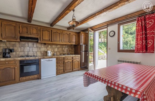 Notre-Dame-du-Pre House | LES BARMES DE L'OURS