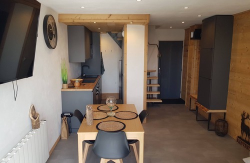Les Angles Apartment | Les biches du Soula Sleeps 5 -Panoramic view - Close to the slopes