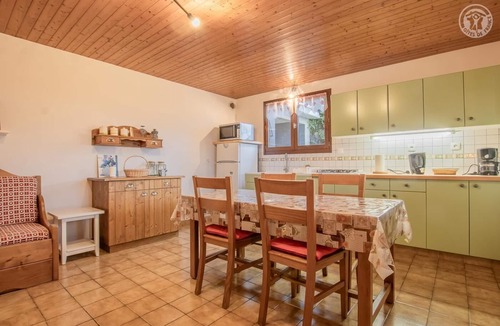 Thoiry House | LES BIDOU - THOIRY - Gîte