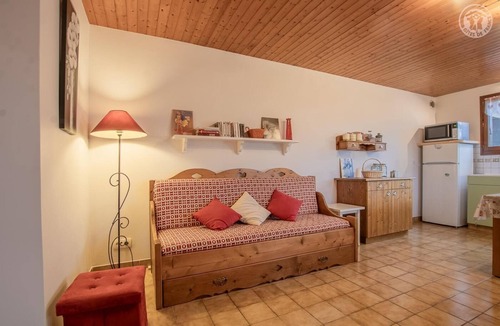 Thoiry House | LES BIDOU - THOIRY - Gîte