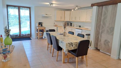 Saint-Meard-de-Drone House | Les Bigoussies 1 Gite Vert