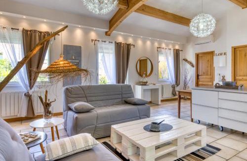 Poussan Apartment | Les Bois flottés