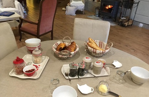 Saint-Malon-sur-Mel Bed & Breakfast | Les Bouyeres