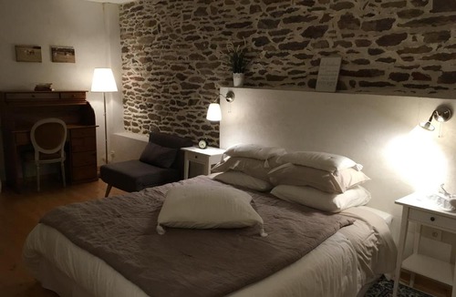 Saint-Malon-sur-Mel Bed & Breakfast | Les Bouyeres