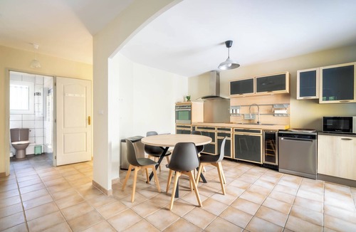 Salavas Cottage | Les Brugiéres 3*, in a peaceful setting on the edge of the woods.