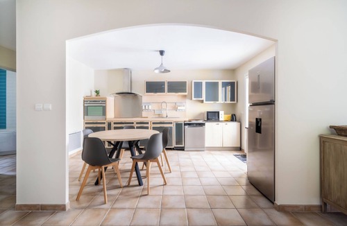 Salavas Cottage | Les Brugiéres 3*, in a peaceful setting on the edge of the woods.