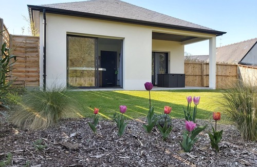 Baguer-Pican House | LES BULLES D'EMERAUDE cottage with private indoor jacuzzi