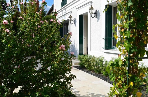 Vulaines-sur-Seine Apartment | les Bulles d'Iris