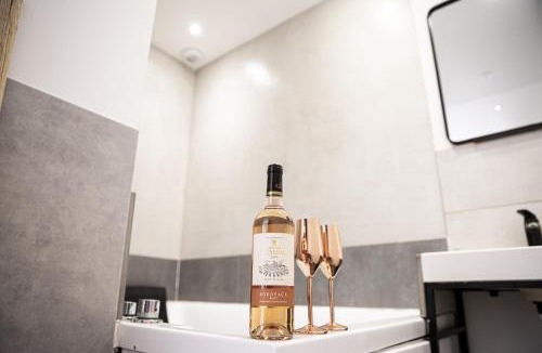 Villette - Maisons Neuves Apartment | LES BULLES DE MONA - Alcove - Spa - Clim