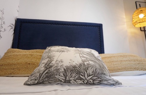 Villette - Maisons Neuves Apartment | LES Bulles DE Mona Chambre SPA