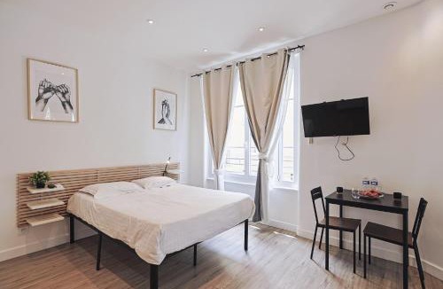 Villette Gare Apartment | LES BULLES DE MONA - Chic - Spa - Clim