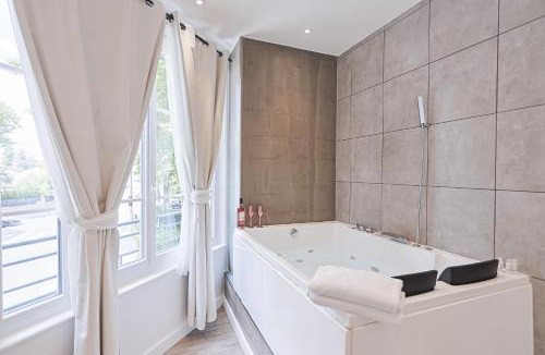 Villette Gare Apartment | LES BULLES DE MONA - Chic - Spa - Clim