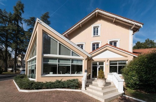 Aurec-sur-Loire Hotel | Les Cèdres Bleus