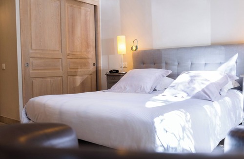 Villeneuve-les-Avignon Hotel | Les Cèdres