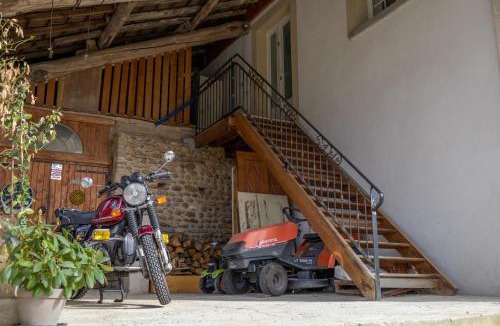 Saint-Michel-de-Saint-Geoirs House | Les collines