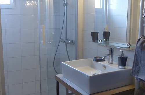 Saint-Pourcain-sur-Besbre Bed & Breakfast | Les Chambres D'Anel Guesthouse with Shared Pool, Terrace, and Wi-Fi