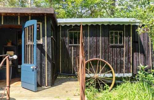 La Madelaine-sous-Montreuil Bed & Breakfast | Les Cabanes Des Marais