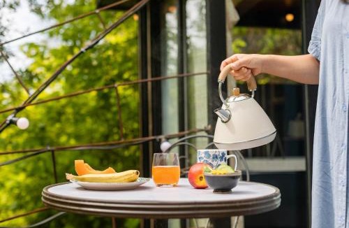 La Madelaine-sous-Montreuil Bed & Breakfast | Les Cabanes Des Marais