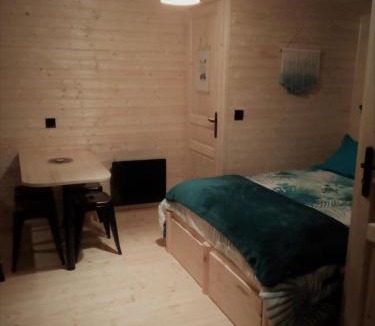 Prailles Bed & Breakfast | Les Cabanes de Gros Bois