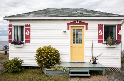 Pointe-au-Pere Ski Chalet | Les Cabines du Phare
