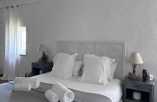 Massillargues-Attuech House | Les Cailloux Dorés