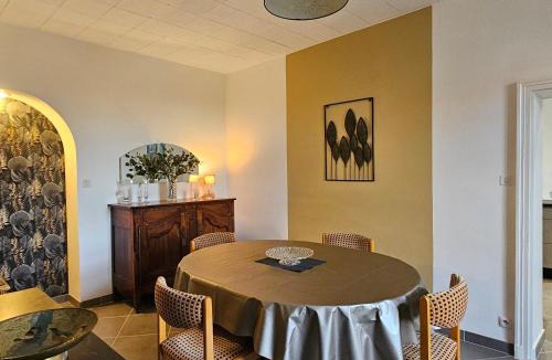 Selles-sur-Cher House | Les camélias