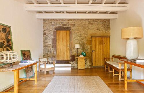 Centelles House | Les Canes 2