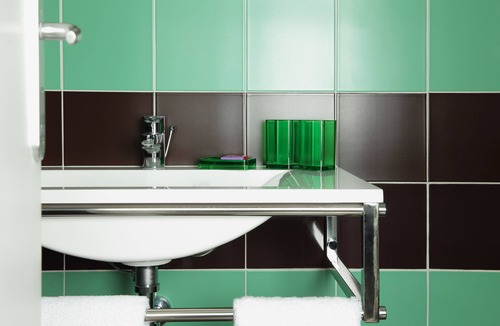 Saint-Pierre-la-Garenne Hotel | Les Canisses