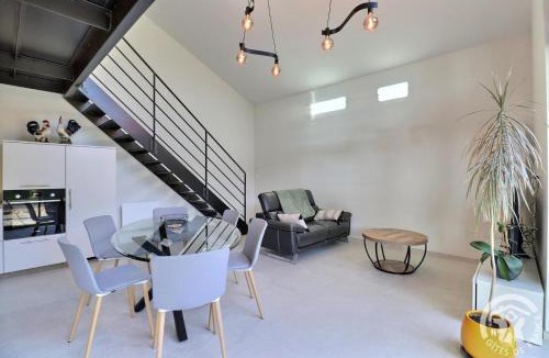 Melesse House | Les capucines