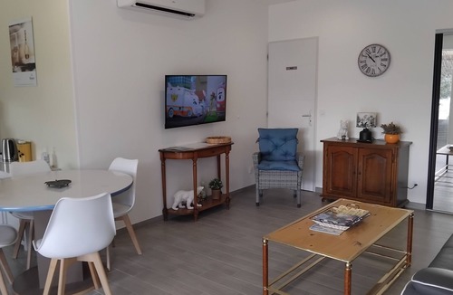 Saint-Hippolyte-du-Fort Apartment | Les Chênes Verts