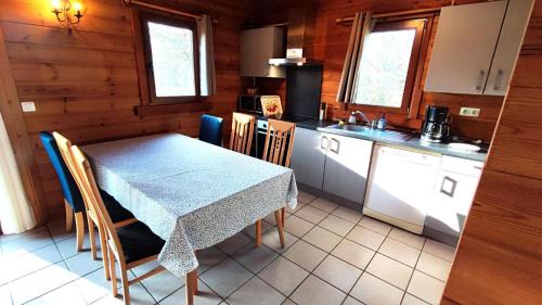 Vireux-Wallerand House | Les chÊnes