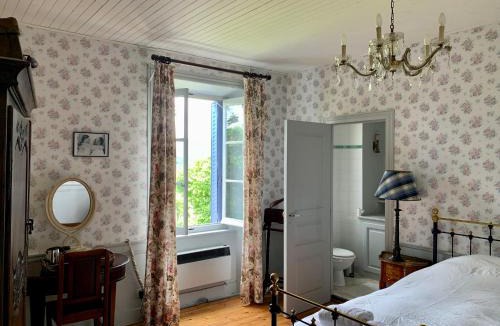Saint-Didier-sur-Rochefort Bed & Breakfast | Les Chambres de la Closerie